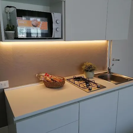 Bed Da Anna 3* פסקיארה דל גארדה